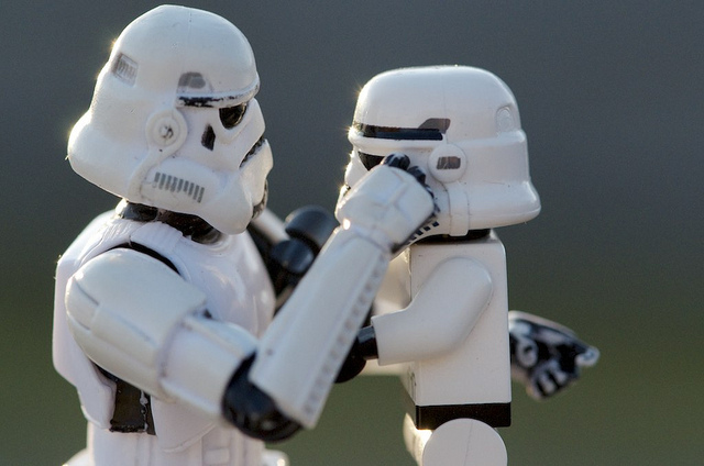 ¿Demuestras tus emociones en público?