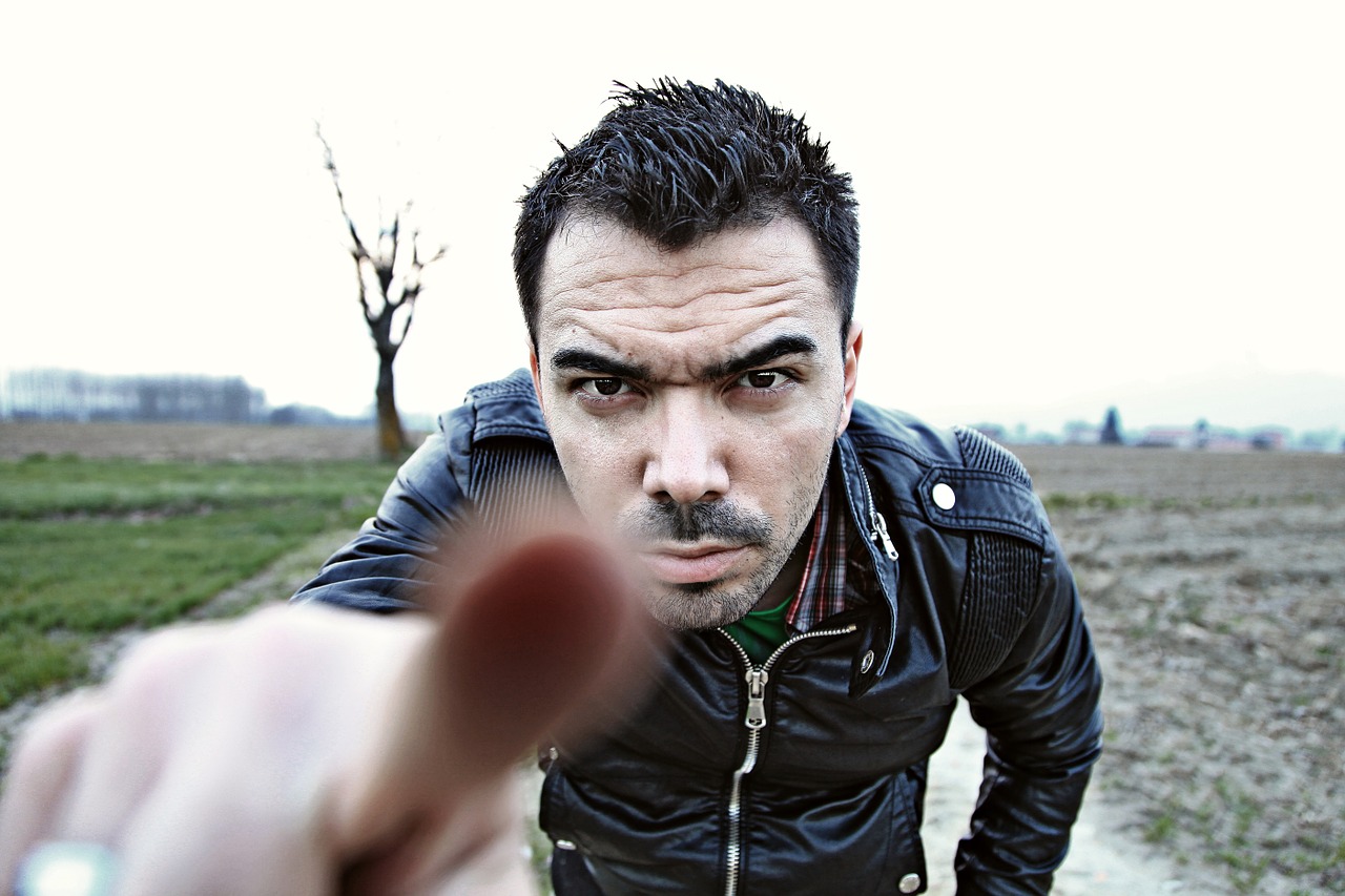 ¿Tu estrategia es meter el dedo en la llaga?