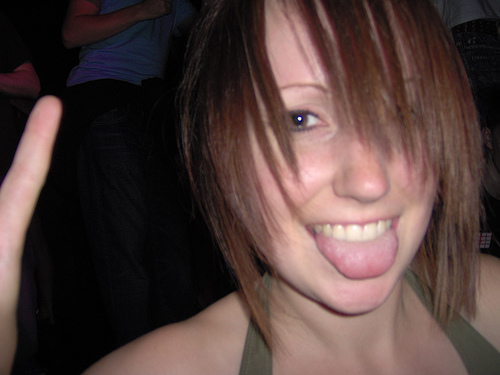 ¿No te puedes morder la lengua?