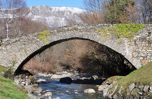 ¿Si lo demás se tiran de un puente, tu vas detrás?