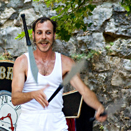 ¿Celebras con alegría o clavando cuchillos?