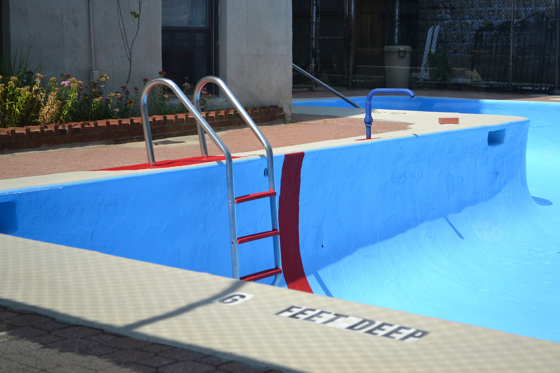 ¿Te tiras a la piscina sin agua?